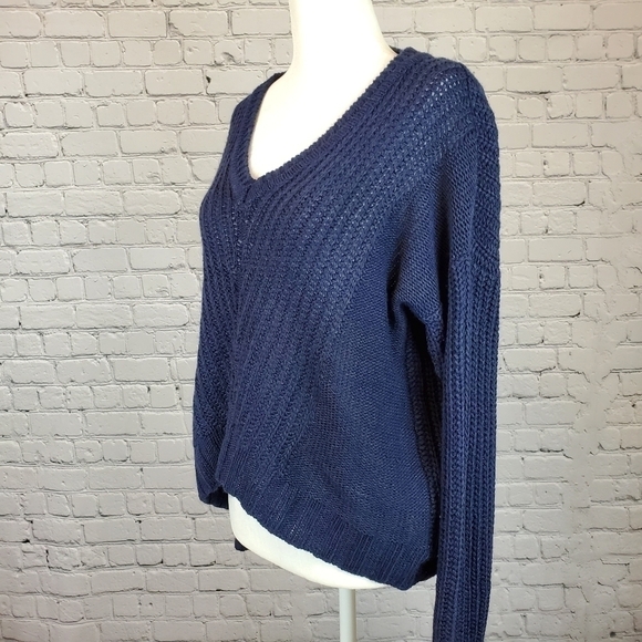 PINK Rose Blue Pullover Sweater Size Large - Picture 2 of 8